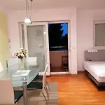 Magdalena Galileo Sa Pogledom Na I Plazu Makarska