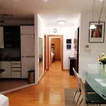 Magdalena Galileo Sa Pogledom Na I Plazu Appartement